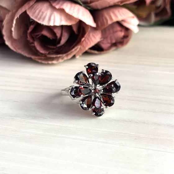 Серебряное кольцо с гранатом 5.123ct