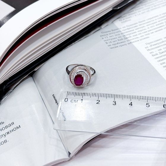 Серебряное кольцо с рубином 2.03ct, фианитами