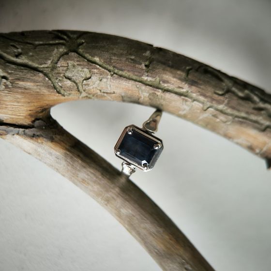 Серебряное кольцо с сапфиром 2.367ct