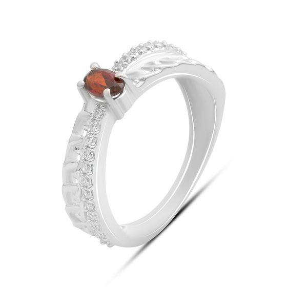 Серебряное кольцо с гранатом 0.643ct, фианитами