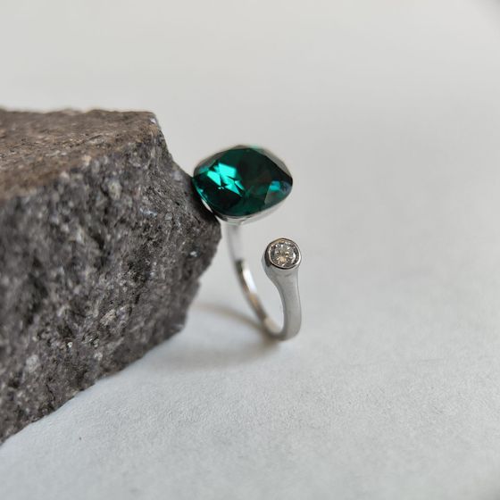Серебряное кольцо с фианитами
