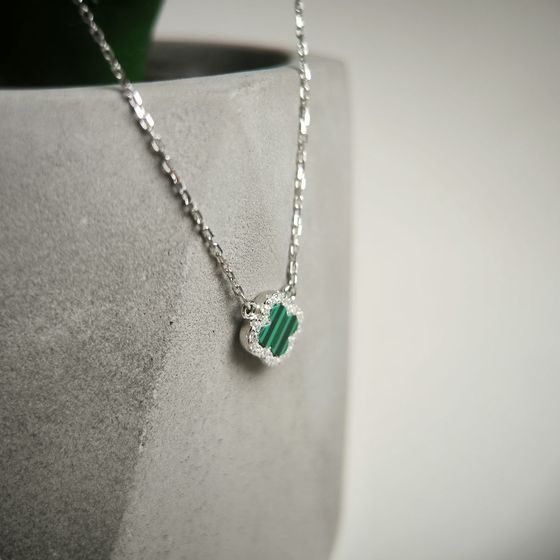Серебряное колье с малахитом, фианитами