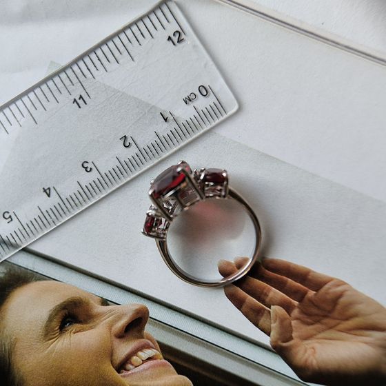 Серебряное кольцо с гранатом 6.898ct