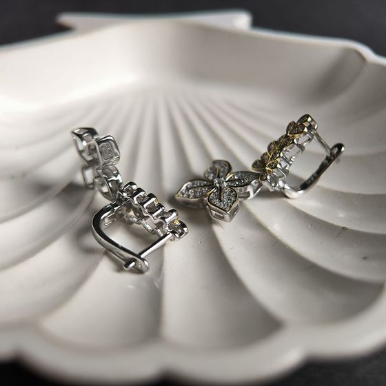 Серебряные серьги с фианитами