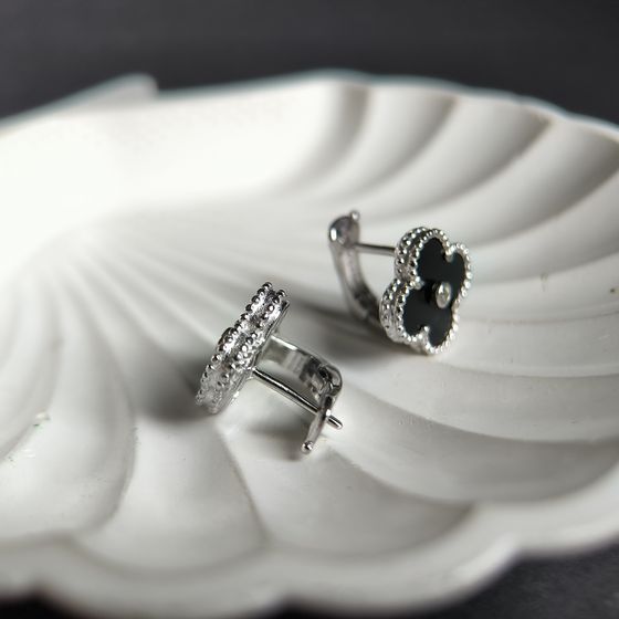 Серебряные серьги с ониксом, фианитами