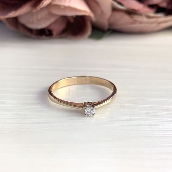 Золотое кольцо с бриллиантом 0.08ct
