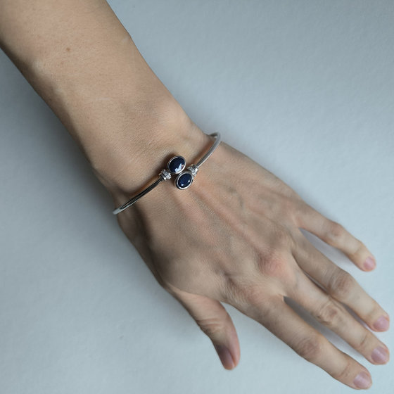 Серебряный браслет с сапфиром 3.171ct, фианитами