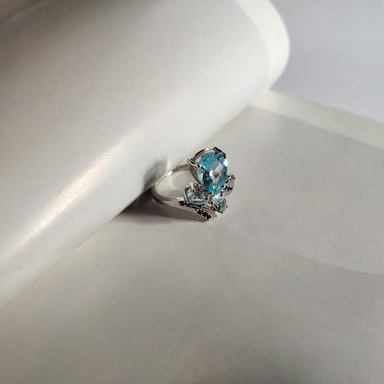Серебряное кольцо с топазом 2.778ct, шпинелью