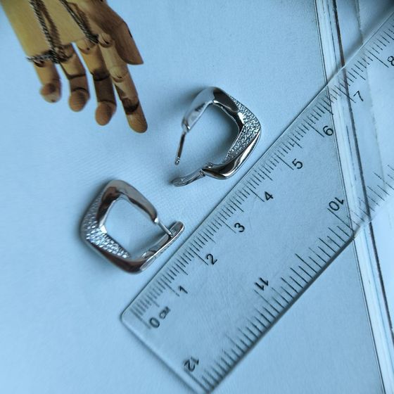 Серебряные серьги с фианитами Серебряные серьги с фианитами