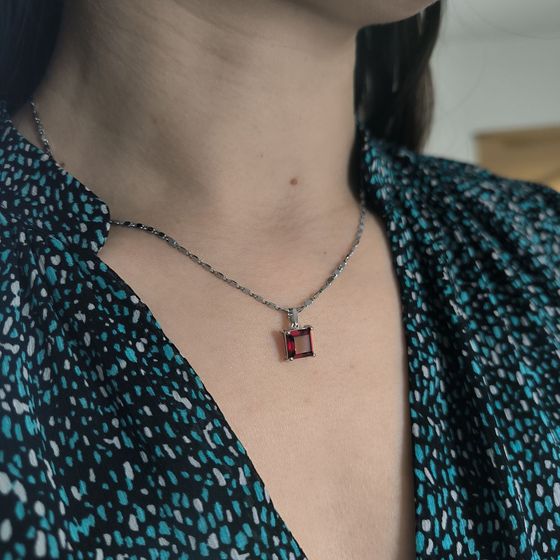 Серебряная подвеска с гранатом 2.15ct
