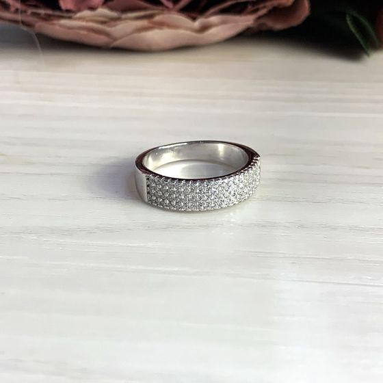 Серебряное кольцо с фианитами Серебряное кольцо с фианитами