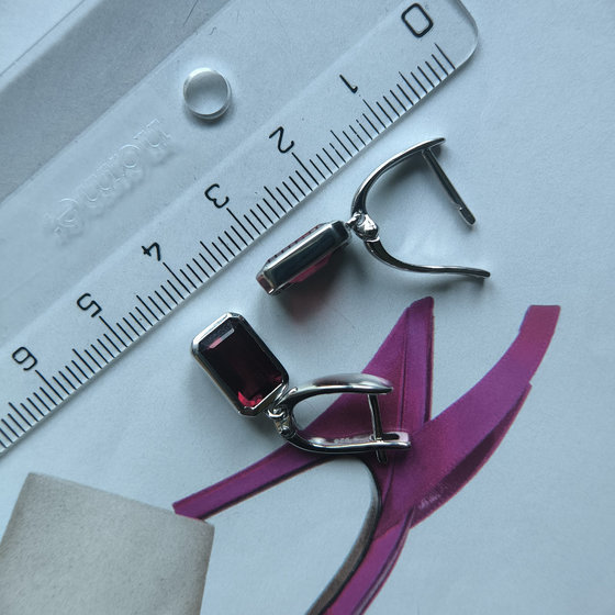 Серебряные серьги с гранатом nano 3.609ct
