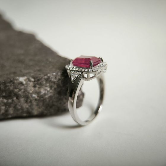 Серебряное кольцо с рубином