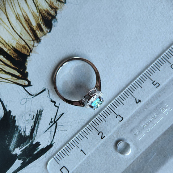 Серебряное кольцо с мистик топазом 1.106ct, фианитами