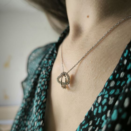 Серебряное колье с фианитами