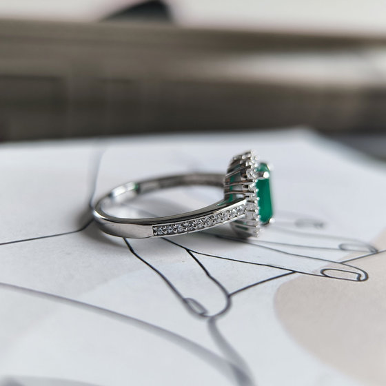 Серебряное кольцо с агатом 1.676ct, фианитами