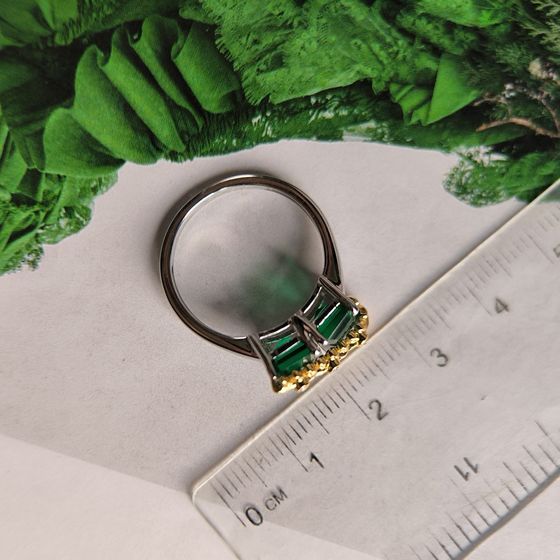 Серебряное кольцо с изумрудом nano 2.877ct