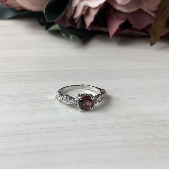 Серебряное кольцо с гранатом 1.327ct