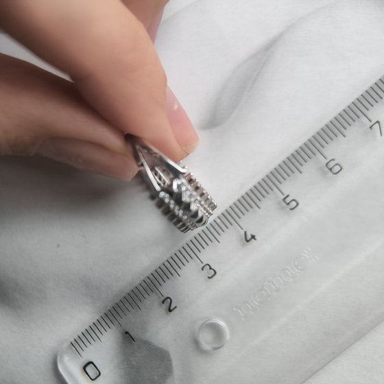 Серебряное кольцо с фианитами