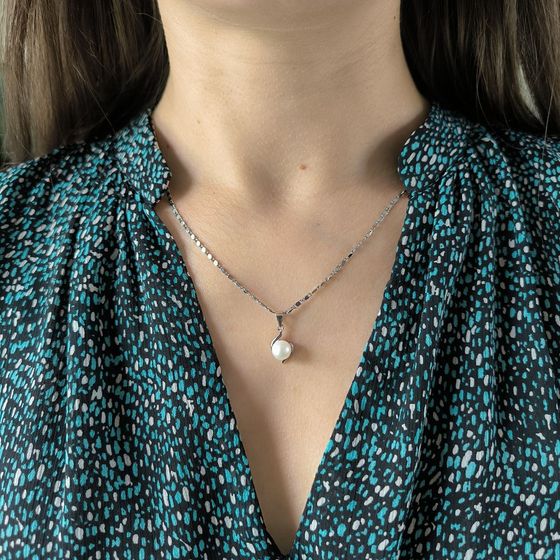 Серебряная подвеска с жемчугом