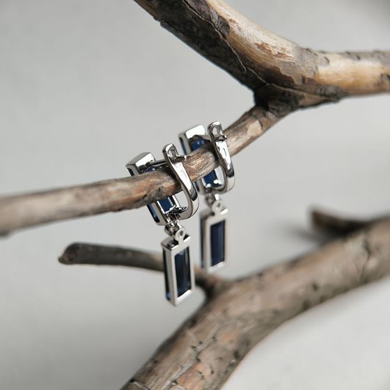 Серебряные серьги с сапфиром nano 9.702ct, фианитами