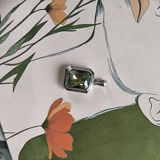 Серебряная подвеска с мистик топазом 2.4ct