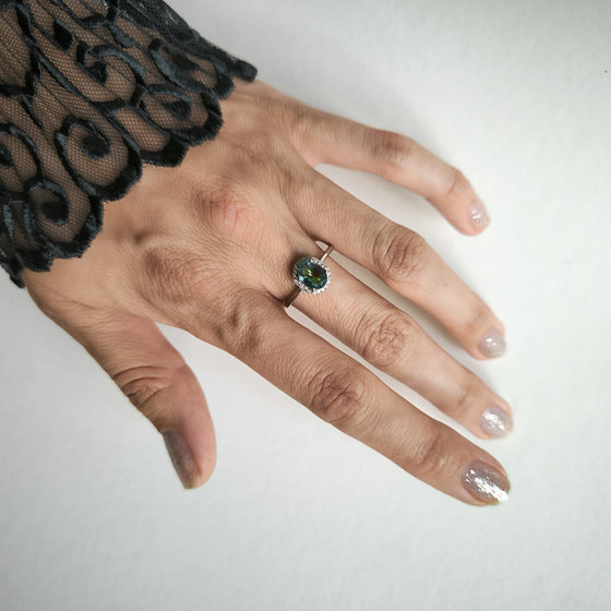 Серебряное кольцо с мистик топазом 1.116ct, фианитами