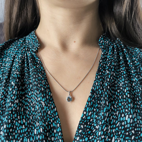 Серебряная подвеска с топазом Лондон Блю 1.062ct, фианитами