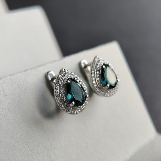 Серебряные серьги с топазом Лондон Блю 4.428ct, фианитами