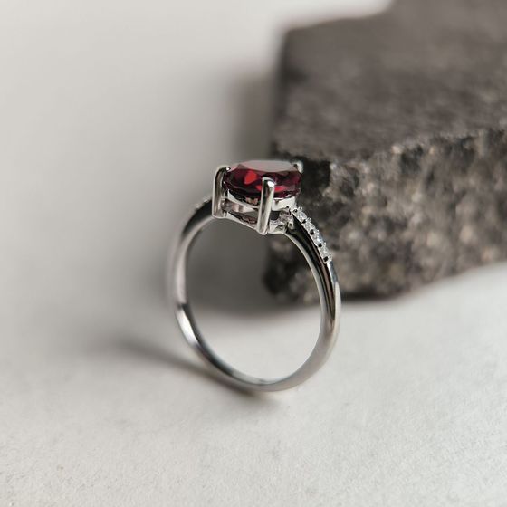 Серебряное кольцо с гранатом nano