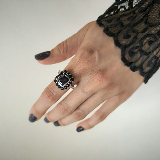 Серебряное кольцо с сапфиром 5.82ct, фианитами