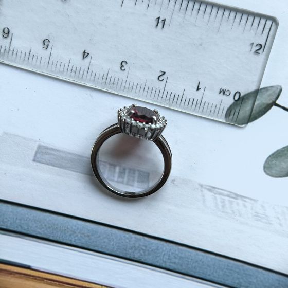 Серебряное кольцо с гранатом nano, фианитами