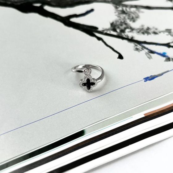 Серебряное кольцо с емаллю