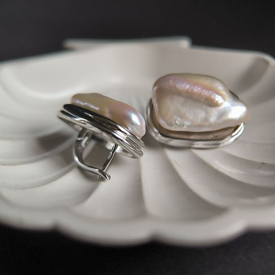 Серебряные серьги с жемчугом барочным, фианитами