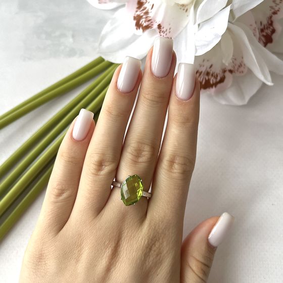 Серебряное кольцо с хризолітом 5.36ct