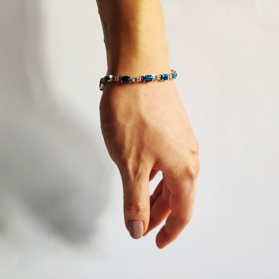 Серебряный браслет с опалом 3.042ct, фианитами