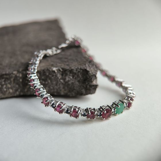 Серебряный браслет с изумрудом 7.164ct, рубином, сапфиром