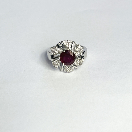 Серебряное кольцо с рубином 2.55ct