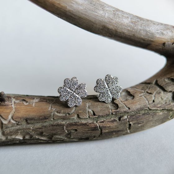 Серебряные серьги с фианитами