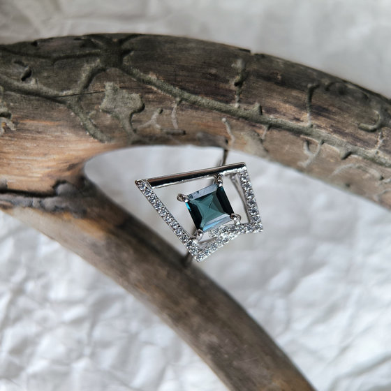 Серебряное кольцо с топазом Лондон Блю 1.185ct