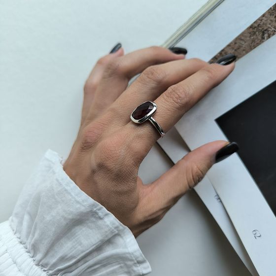 Серебряное кольцо с гранатом nano