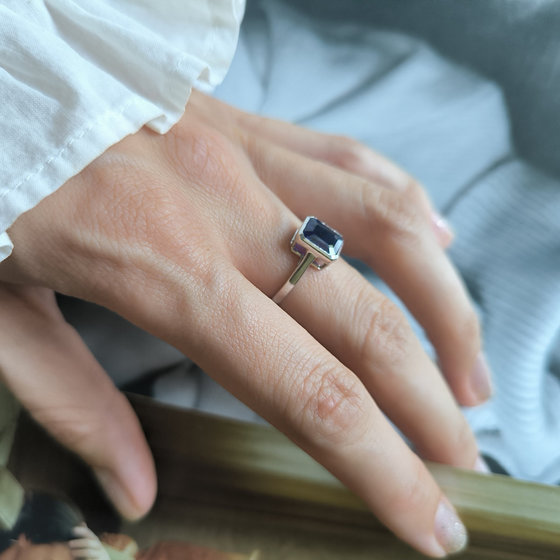 Серебряное кольцо с сапфиром 2.11ct
