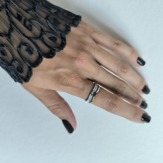 Серебряное кольцо с фианитами, перламутром