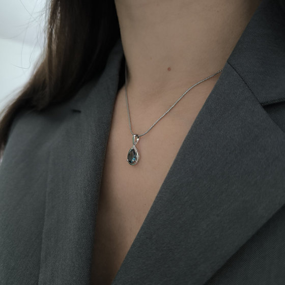 Серебряная подвеска с топазом Лондон Блю 0.844ct, фианитами