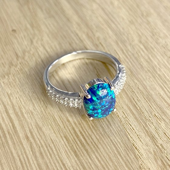 Серебряное кольцо с опалом