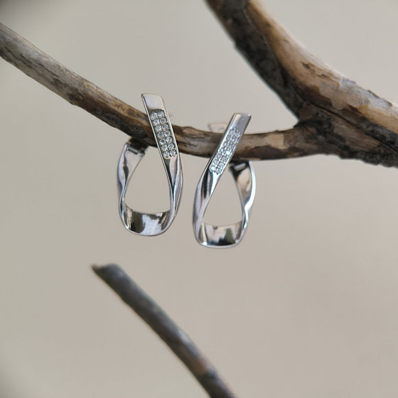 Серебряные серьги с фианитами