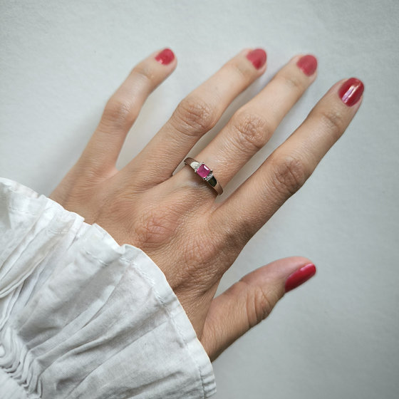 Серебряное кольцо с рубином 0.519ct, фианитами