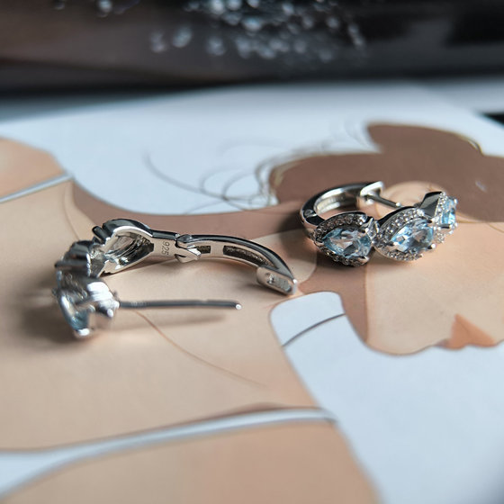 Серебряные серьги с топазом 3.189ct, фианитами