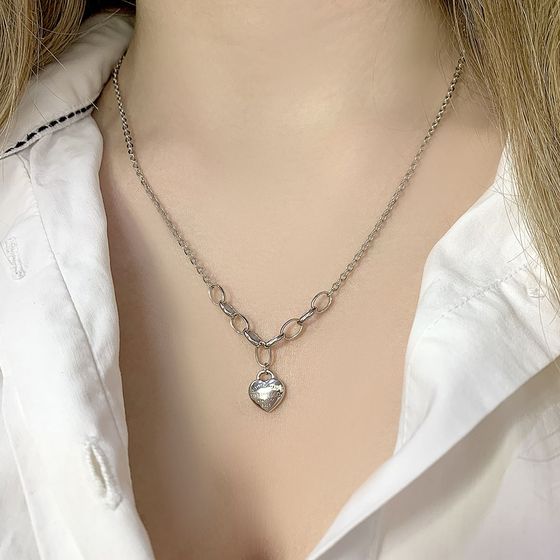 Серебряное колье без камней