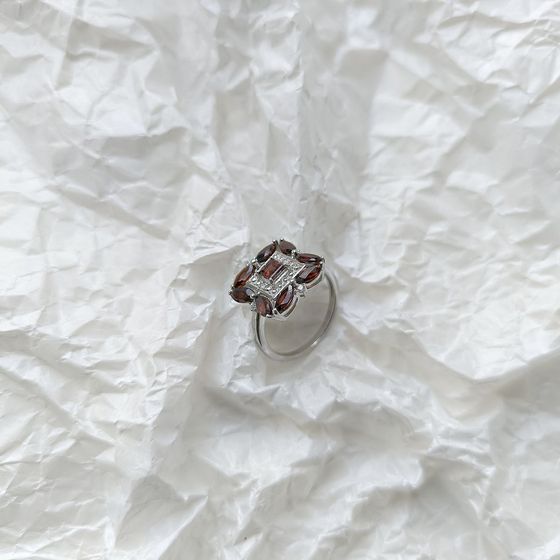 Серебряное кольцо с гранатом 3.11ct